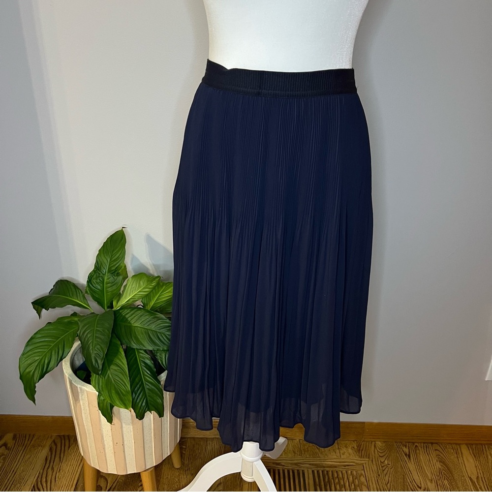 Navy pleated midi skirt | size 8 | H&M